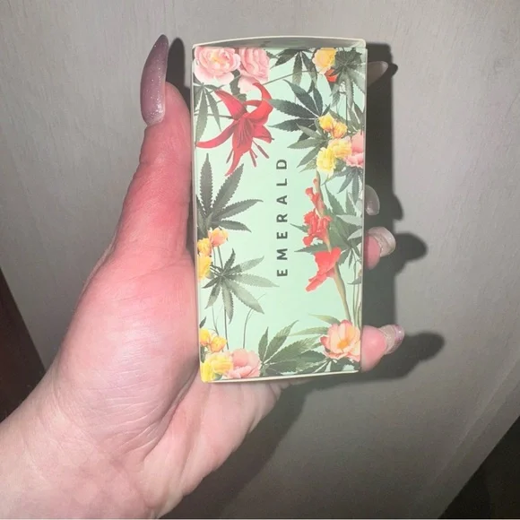 Emerald glow oil - Picture 2 of 5